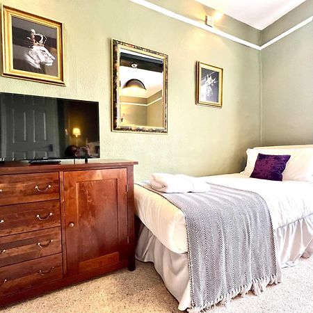 Colthrop Manor B&B Татчъм Екстериор снимка