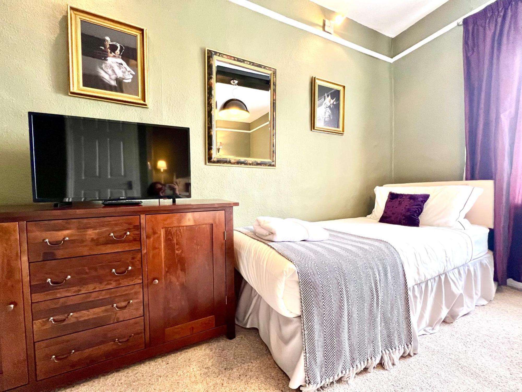 Colthrop Manor B&B Татчъм Екстериор снимка