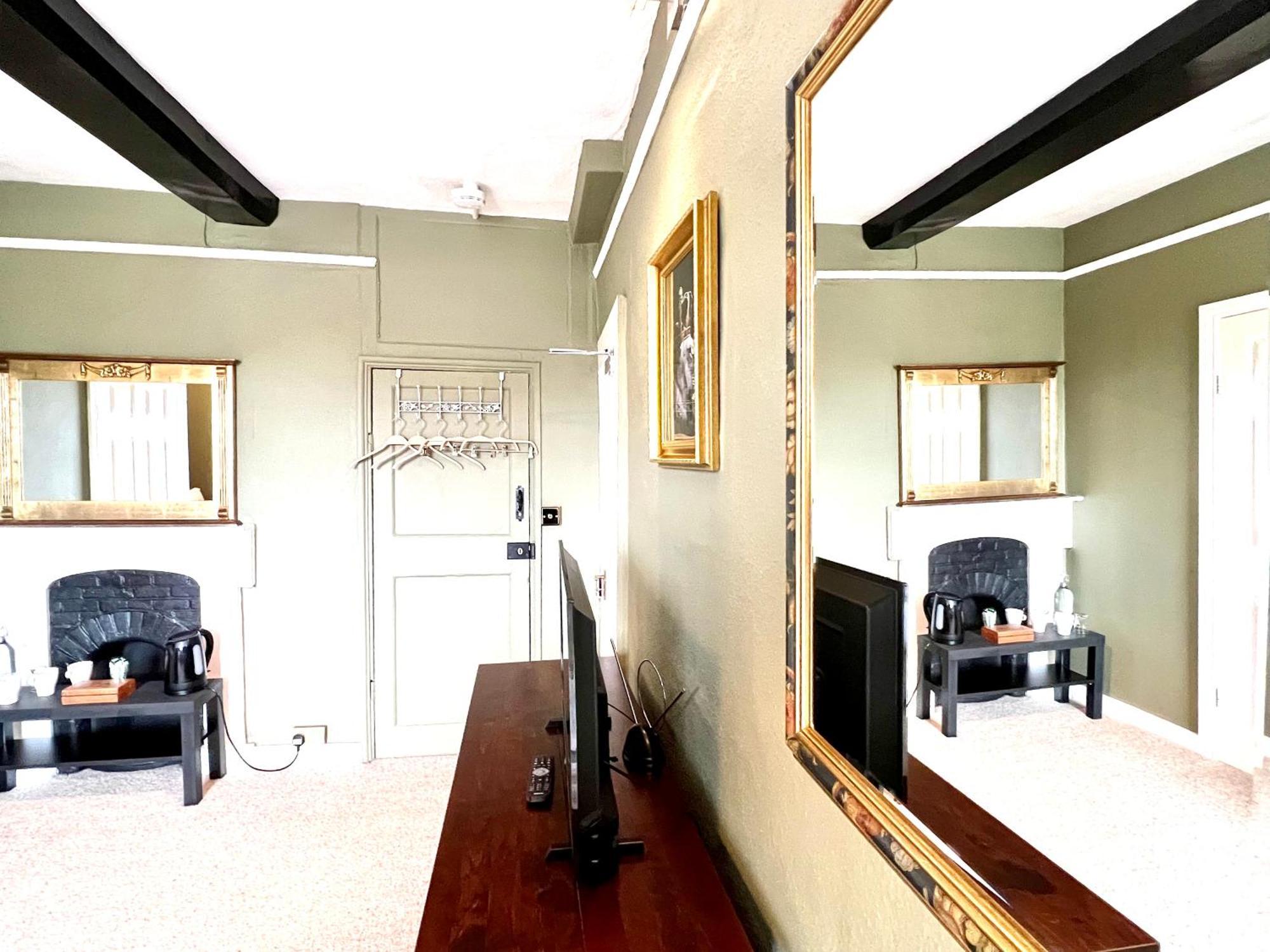 Colthrop Manor B&B Татчъм Екстериор снимка