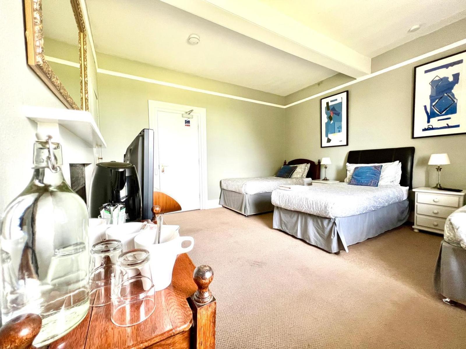 Colthrop Manor B&B Татчъм Стая снимка
