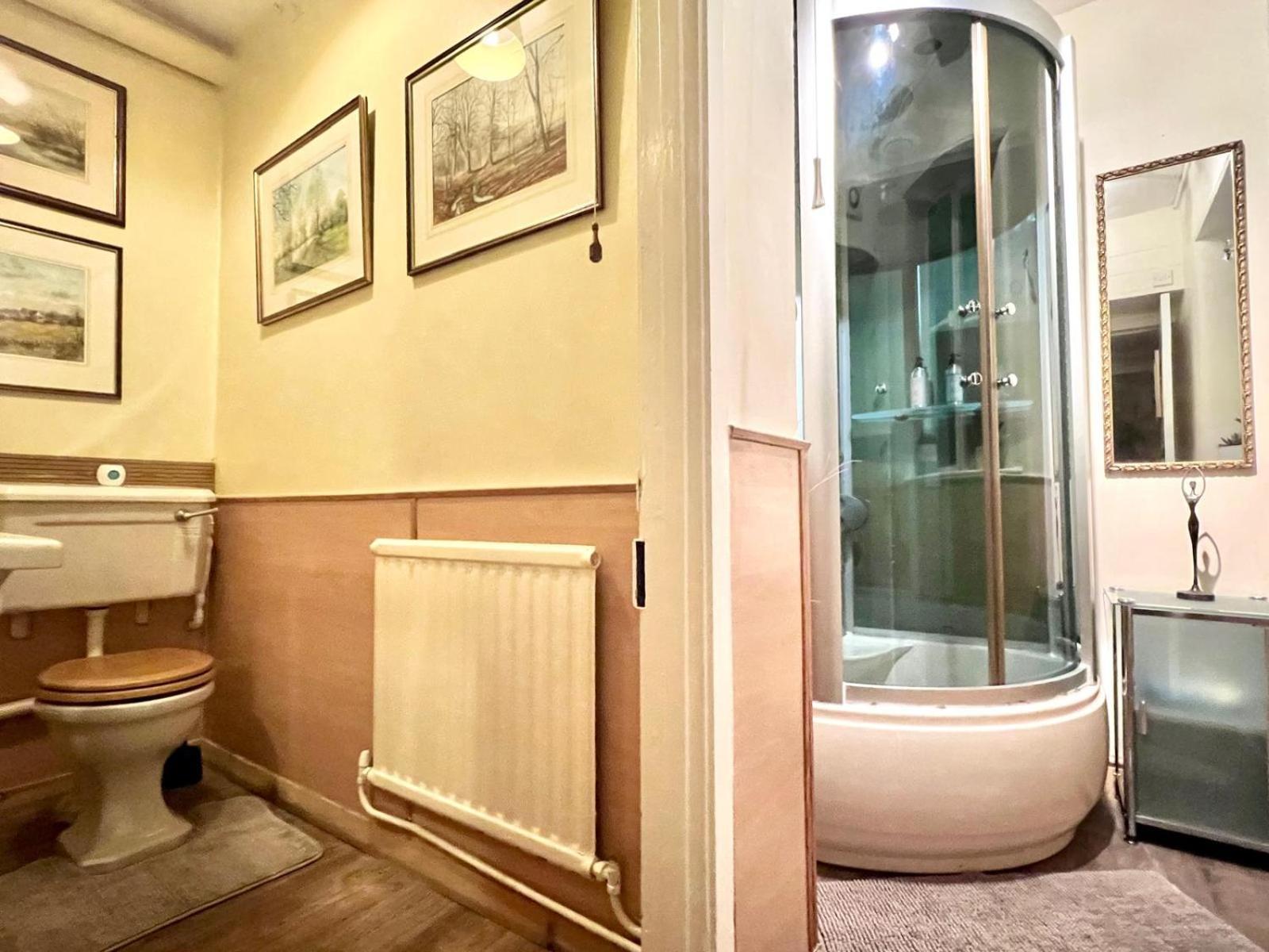 Colthrop Manor B&B Татчъм Стая снимка
