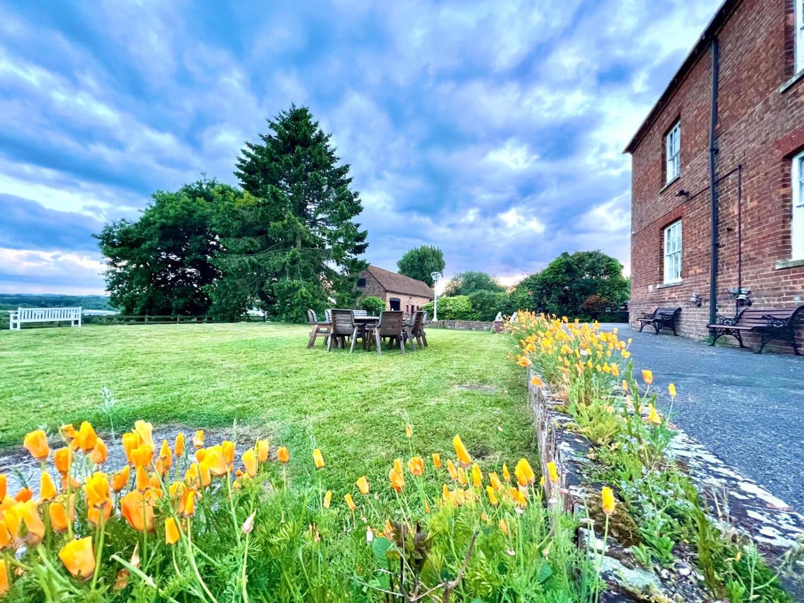 Colthrop Manor B&B Татчъм Екстериор снимка