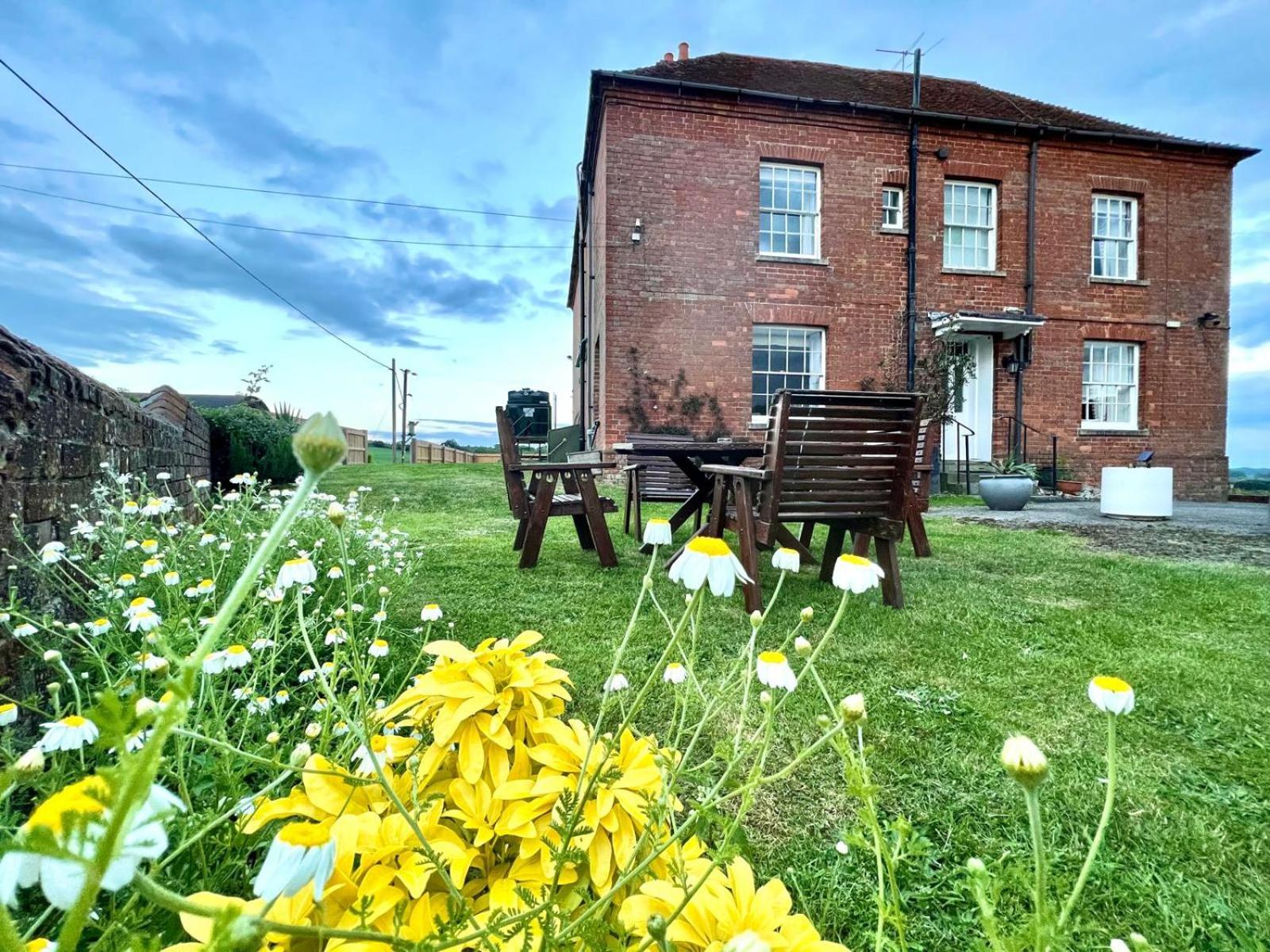 Colthrop Manor B&B Татчъм Екстериор снимка